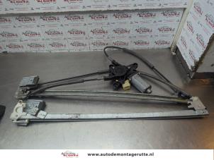 O185165 Gebruikte raammechaniek 2deurs links-voor Mercedes Vito