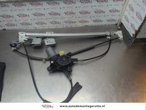 O185166 Gebruikte raammechaniek 2deurs rechts-voor Mercedes Vito