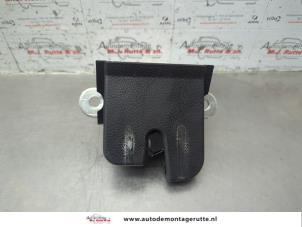 O185188 Gebruikte slotmechaniek achterklep Volkswagen Polo