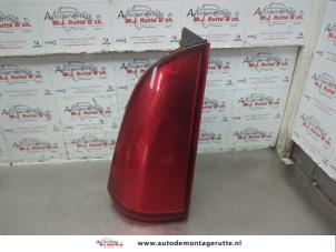 O185198 Gebruikte achterklep reflector links Mercedes Vito