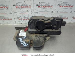O185202 Gebruikte slotmechaniek achterdeur bus-bestel Mercedes Vito
