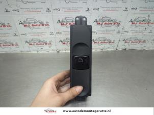 O185205 Gebruikte elektrisch raam schakelaar Mercedes Vito