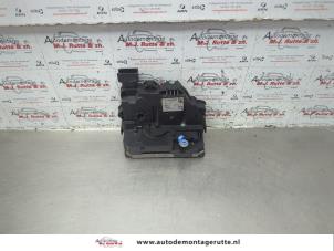 O185242 Gebruikte portierslot mechaniek 2deurs rechts Fiat Punto