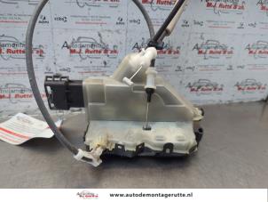 O185305 Gebruikte deurslot mechaniek 4deurs links-achter Citroen C3