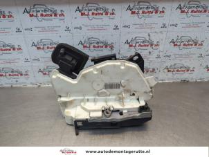 O185320 Gebruikte deurslot mechaniek 2deurs rechts Volkswagen Polo