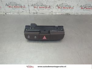 O185412 Gebruikte alarmlicht schakelaar Opel Insignia