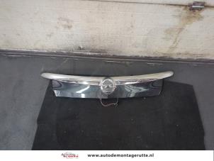 O185470 Gebruikte achterklep handgreep Opel Insignia