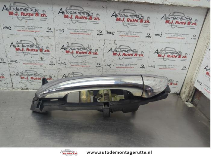 Gebruikte Portiergreep 4Deurs links-achter Mercedes E-Klasse O185492