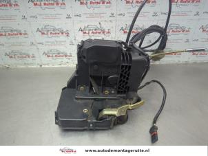 O185497 Gebruikte deurslot mechaniek 4deurs links-voor Mercedes E-Klasse