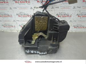 O185500 Gebruikte portierslot mechaniek 4deurs rechts-achter Mercedes E-Klasse