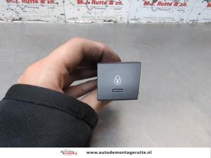 O185532 Gebruikte centrale deurvergrendeling schakelaar Peugeot 508