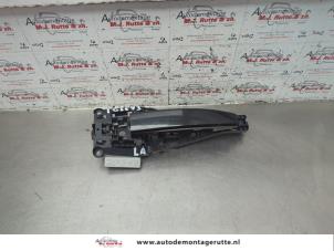 O185597 Gebruikte deurgreep 4deurs links-achter Opel Insignia
