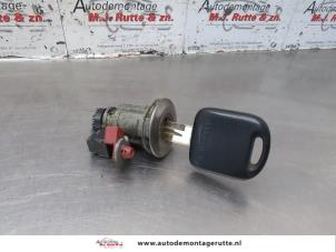 O185606 Gebruikte portierslot cilinder links Suzuki Wagon R+