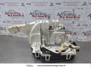 O185789 Gebruikte portierslot mechaniek 2deurs links Mercedes Sprinter