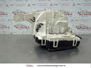 O185803 Gebruikte portierslot mechaniek 2deurs links Mercedes Sprinter