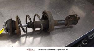 O185911 Gebruikte schokdemperpoot rechts-voor Renault Twingo
