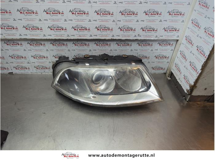 Gebruikte Koplamp rechts Volkswagen Passat O186070