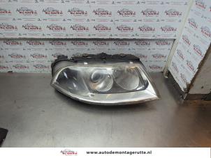 O186070 Gebruikte rechter koplamp Volkswagen Passat