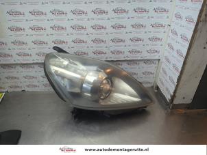 O186157 Gebruikte rechter koplamp Opel Zafira