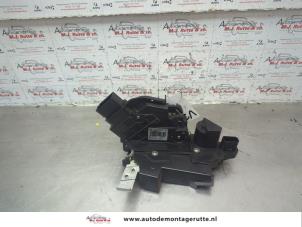 O186179 Gebruikte portierslot mechaniek 4deurs links-voor Ford Mondeo