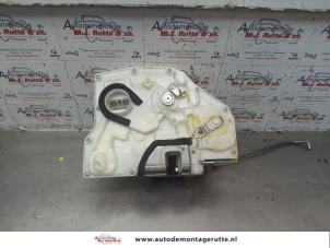 O186199 Gebruikte slotmechaniek portier 4deurs links-voor Suzuki Swift