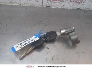 O186208 Gebruikte deurslot cilinder links Chevrolet Spark