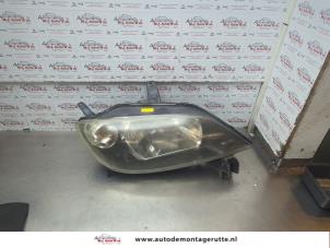 O186268 Gebruikte rechter koplamp Mazda 2.