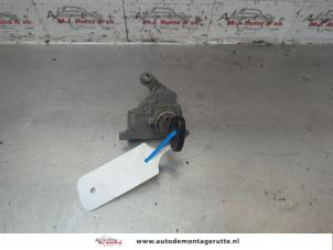 O186272 Gebruikte portierslot cilinder links Mazda 2.