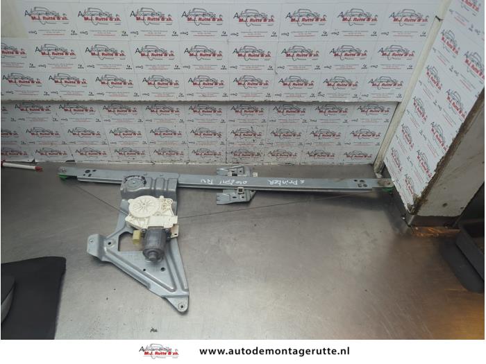 Gebruikte Ruitmechaniek 2Deurs rechts-voor Mercedes Sprinter O186357