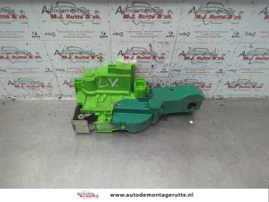 O186477 Gebruikte portierslot mechaniek 2deurs links Alfa Romeo Mito
