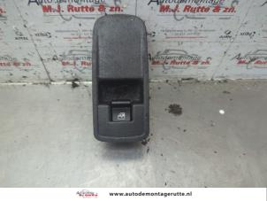 O186482 Gebruikte schakelaar elektrisch raam Alfa Romeo Mito