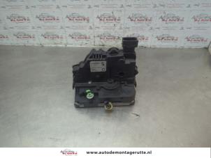 O186533 Gebruikte slotmechaniek portier 4deurs links-voor Fiat Punto