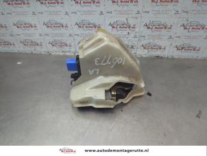 O186573 Gebruikte portierslot mechaniek 4deurs links-achter Volkswagen Golf