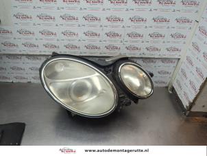 O186600 Gebruikte rechter koplamp Mercedes E-Klasse