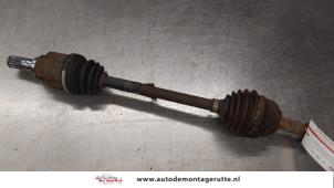 O186607 Gebruikte aandrijfas links-voor Nissan Micra