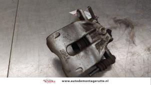O186613 Gebruikte remklauw (tang) rechts-voor Nissan Micra