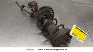 O186639 Gebruikte mac phersonpoot links-voor Nissan Micra