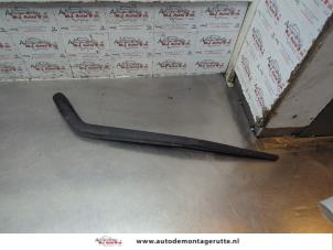 O186642 Gebruikte ruitenwisserarm achter Toyota Corolla Verso