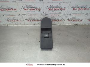 O186712 Gebruikte elektrisch raam schakelaar Opel Zafira