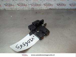O186731 Gebruikte slotmechaniek achterklep Renault Twingo