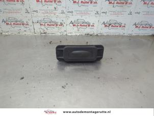 O186725 Gebruikte schakelaar achterklep Renault Twingo