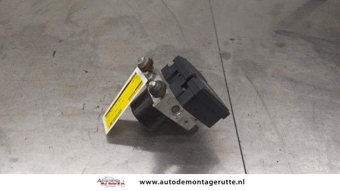 Gebruikte ABS Pomp Suzuki Swift O186780