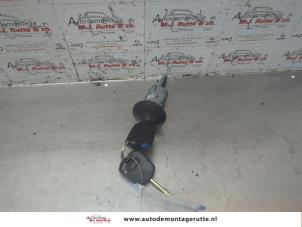 O186815 Gebruikte deurslot cilinder links Ford Transit Connect