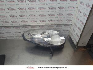 O186826 Gebruikte rechter koplamp Nissan Micra