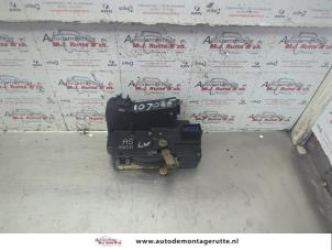 O186831 Gebruikte deurslot mechaniek 4deurs links-voor Opel Zafira