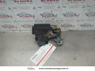 O186953 Gebruikte slotmechaniek portier 4deurs links-voor Chevrolet Aveo
