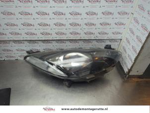 O186975 Gebruikte rechter koplamp Mazda 2.