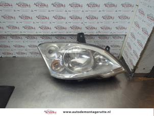 O186993 Gebruikte rechter koplamp Mercedes Vito