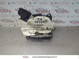 O187006 Gebruikte slotmechaniek portier 4deurs rechts-achter Volkswagen Polo