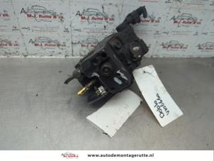 Dieselpomp van een Fiat Doblo Cargo (263) 1.3 MJ 16V DPF Euro 5 2013